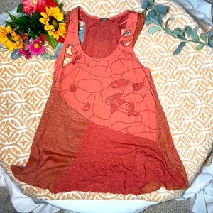 🎉HP🎉 Women’s Gimmicks by BKE Pieced Tank Top